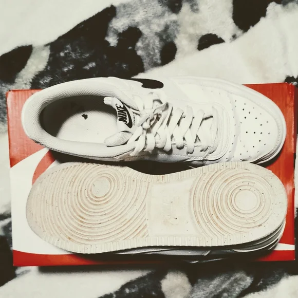 Nike Classic  White and Black Low Top Court Sneakers - Picture 3 of 4